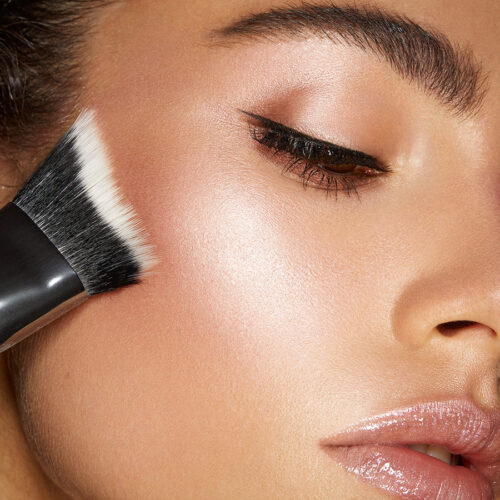 Alternative view of KIKO Face 15 Sculpting Brush for face contouring