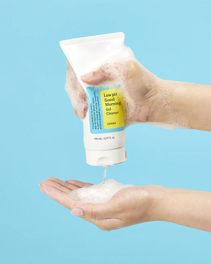 2.7-Soko-Glam-PDP-Image-COSRX-Low-pH-Good-Morning-Gel-Cleanser-Korean-Skincare-Lifestyle-Texture_1_860x