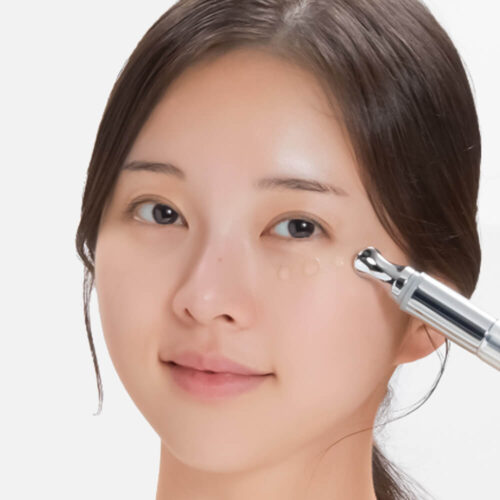 Alternative view of VT Cosmetics Reedle Shot Vita-Light Eye Cream izgaismojošs acu krēms ar masāžas uzgali